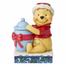 Disney Jim Shore 6002845 <BR> Winnie The Pooh Christmas <BR> (Mini Figurine)