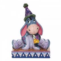 Disney Jim Shore 6008074 <BR> Birthday Blues <BR> (Æsels fødselsdag)