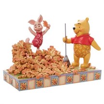 Disney Jim Shore 6008990 <BR> Piglet Playing In A Pile Of Leaves <BR> (That Pooh Just Raked)